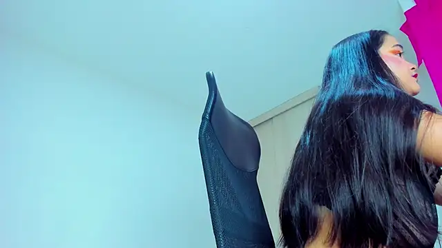 monica little23 online show from 06/01/26, 07:26