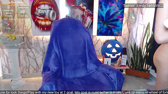 Snapshot of EmiTranny chatting on 10/31/25, 08:54 EmiTranny online show from 10/31/25, 08:54