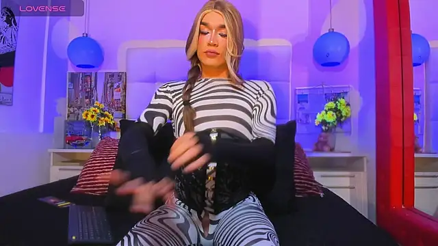 Snapshot of cinthya_walker1 chatting on 04/14/26, 02:12 cinthya walker1 online show from 04/14/26, 02:12