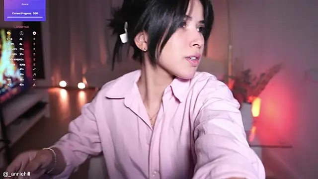 Snapshot of anniehillofficial chatting on 09/27/25, 08:25 anniehillofficial online show from 09/27/25, 08:25