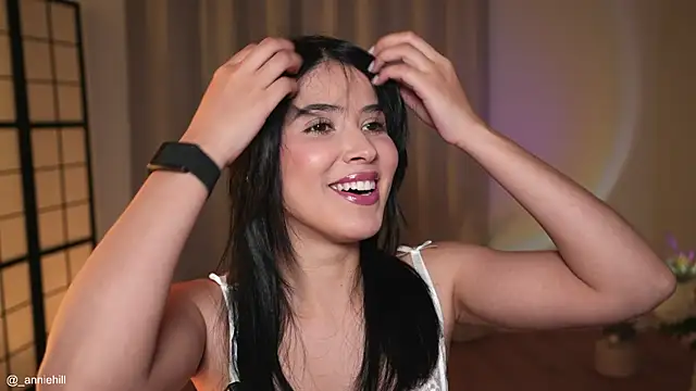 Snapshot of anniehillofficial chatting on 04/19/26, 07:27 anniehillofficial online show from 04/19/26, 07:27