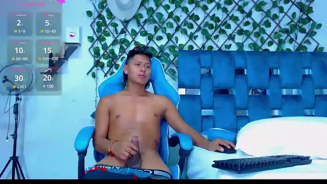 Snapshot of Hakim_prettynigg chatting on 12/06/24, 06:28 Hakim prettynigg online show from 12/06/24, 06:28