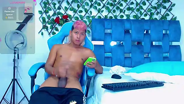 Snapshot of Hakim_prettynigg chatting on 01/17/25, 06:02 Hakim prettynigg online show from 01/17/25, 06:02