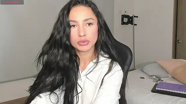 Snapshot of EvaMoet chatting on 02/27/25, 08:06 EvaMoet online show from 02/27/25, 08:06