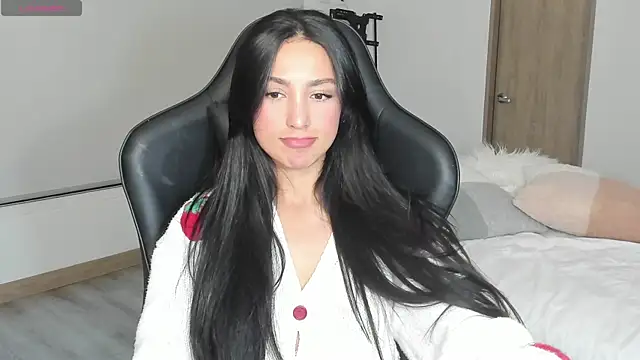 Snapshot of EvaMoet chatting on 03/01/25, 08:34 EvaMoet online show from 03/01/25, 08:34