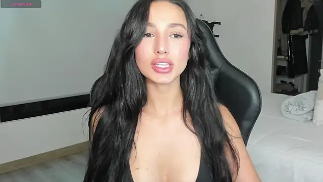 Snapshot of EvaMoet chatting on 03/03/25, 05:09 EvaMoet online show from 03/03/25, 05:09