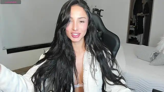 Snapshot of EvaMoet chatting on 03/05/25, 05:50 EvaMoet online show from 03/05/25, 05:50