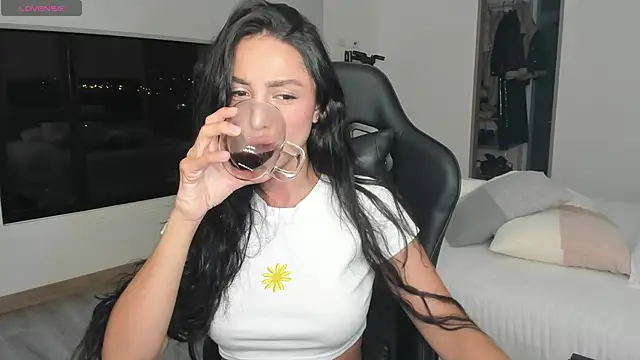 Snapshot of EvaMoet chatting on 03/07/25, 05:08 EvaMoet online show from 03/07/25, 05:08