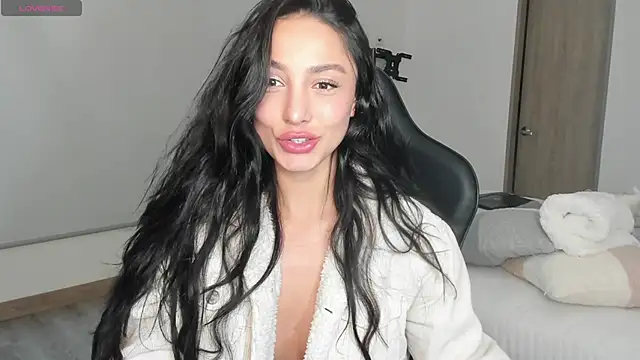 Snapshot of EvaMoet chatting on 03/07/25, 08:34 EvaMoet online show from 03/07/25, 08:34