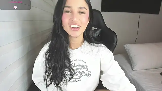 Snapshot of EvaMoet chatting on 09/17/25, 09:22 EvaMoet online show from 09/17/25, 09:22