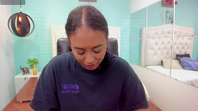 Snapshot of tracycum chatting on 02/11/25, 05:07 tracycum online show from 02/11/25, 05:07