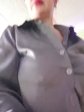 KiraXTender online show from 11/23/25, 04:56