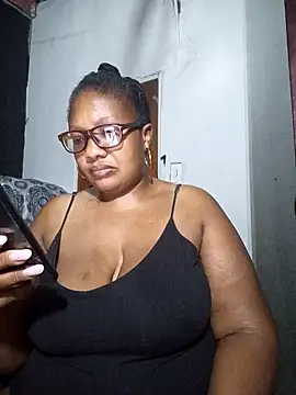 Snapshot of YELLOW_BONE chatting on 01/21/25, 12:36 YELLOW BONE online show from 01/21/25, 12:36