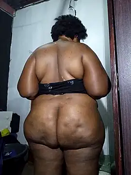 Snapshot of YELLOW_BONE chatting on 01/27/25, 10:38 YELLOW BONE online show from 01/27/25, 10:38