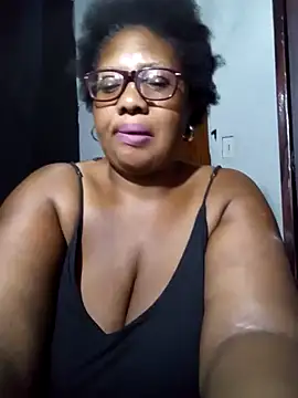 Snapshot of YELLOW_BONE chatting on 01/31/25, 08:01 YELLOW BONE online show from 01/31/25, 08:01