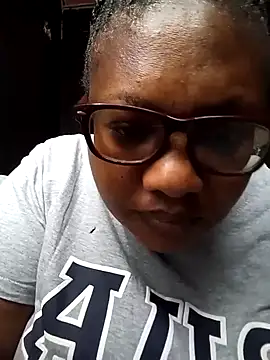 Snapshot of YELLOW_BONE chatting on 03/17/25, 08:51 YELLOW BONE online show from 03/17/25, 08:51