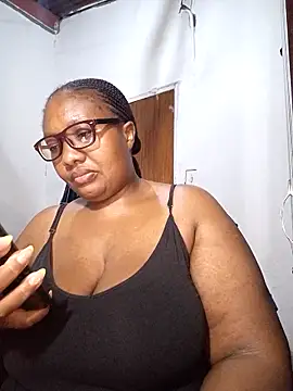 Snapshot of YELLOW_BONE chatting on 10/09/25, 01:36 YELLOW BONE online show from 10/09/25, 01:36