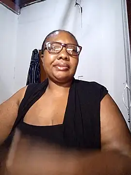 Snapshot of YELLOW_BONE chatting on 10/10/25, 12:20 YELLOW BONE online show from 10/10/25, 12:20