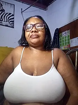 Snapshot of YELLOW_BONE chatting on 03/23/26, 01:20 YELLOW BONE online show from 03/23/26, 01:20