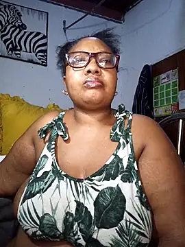 Snapshot of YELLOW_BONE chatting on 03/28/26, 12:32 YELLOW BONE online show from 03/28/26, 12:32