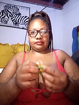 Snapshot of YELLOW_BONE chatting on 04/16/26, 11:40 YELLOW BONE online show from 04/16/26, 11:40