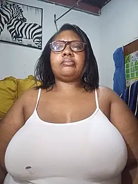 Snapshot of YELLOW_BONE chatting on 06/14/26, 07:49 YELLOW BONE online show from 06/14/26, 07:49