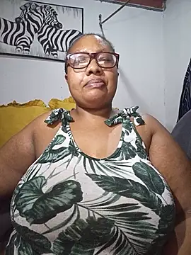 Snapshot of YELLOW_BONE chatting on 06/27/26, 08:58 YELLOW BONE online show from 06/27/26, 08:58