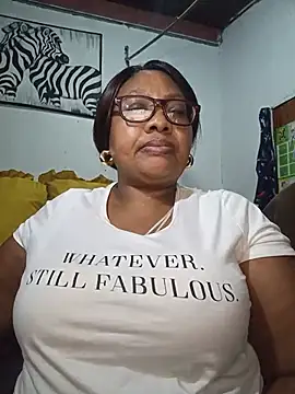 Snapshot of YELLOW_BONE chatting on 07/16/26, 09:32 YELLOW BONE online show from 07/16/26, 09:32