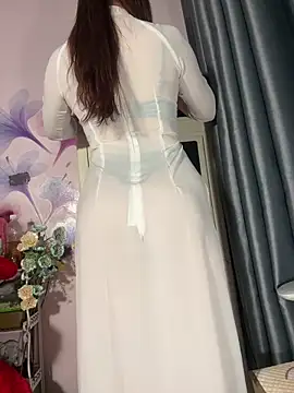 Snapshot of Hoa_Bimup chatting on 11/18/25, 08:46 Hoa Bimup online show from 11/18/25, 08:46