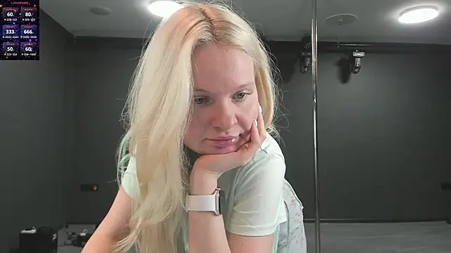 Snapshot of Masha_2002 chatting on 05/23/26, 10:14 Masha 2002 online show from 05/23/26, 10:14