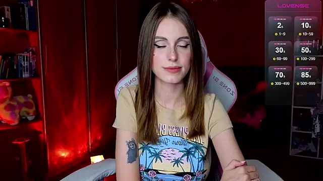 Snapshot of EdelineMaher chatting on 10/27/25, 03:05 EdelineMaher online show from 10/27/25, 03:05