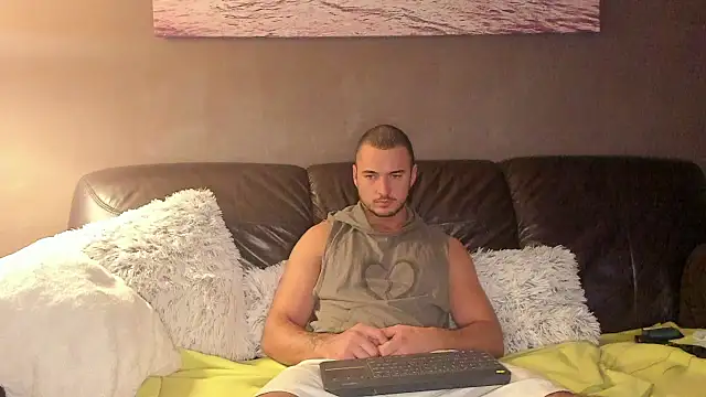 Snapshot of paulblack21 chatting on 10/26/25, 01:00 paulblack21 online show from 10/26/25, 01:00