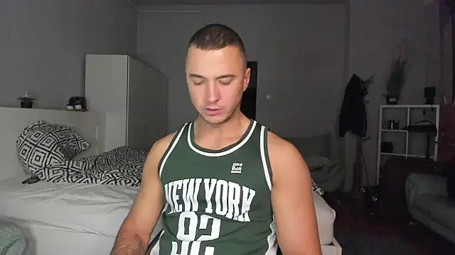 Snapshot of paulblack21 chatting on 11/21/25, 07:56 paulblack21 online show from 11/21/25, 07:56