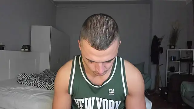 Snapshot of paulblack21 chatting on 11/22/25, 11:31 paulblack21 online show from 11/22/25, 11:31