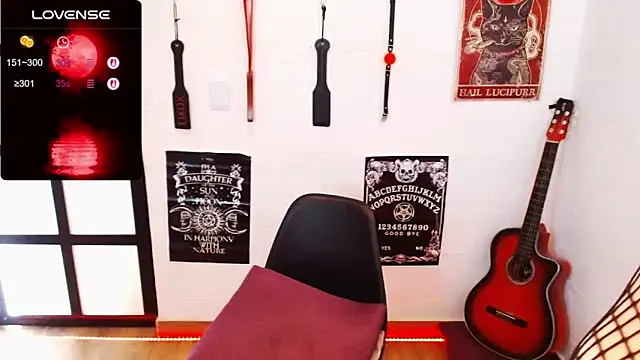 Snapshot of alicce_moon_ chatting on 09/15/25, 08:42 alicce moon online show from 09/15/25, 08:42