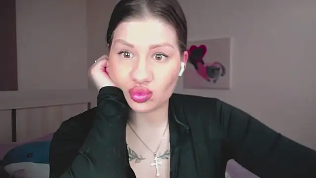 Snapshot of JuicyHelenX chatting on 03/06/26, 12:18 JuicyHelenX online show from 03/06/26, 12:18