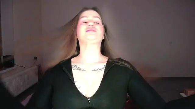 Snapshot of JuicyHelenX chatting on 04/18/26, 08:09 JuicyHelenX online show from 04/18/26, 08:09