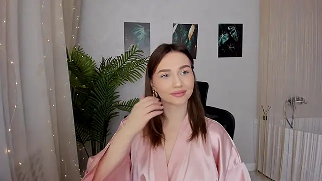 GracefulLook online show from 02/24/25, 03:44