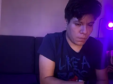 Snapshot of wtk96b chatting on 09/14/25, 03:49 wtk96b online show from 09/14/25, 03:49