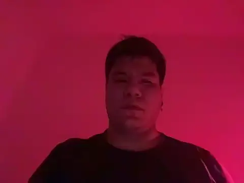 Snapshot of wtk96b chatting on 12/14/25, 07:03 wtk96b online show from 12/14/25, 07:03