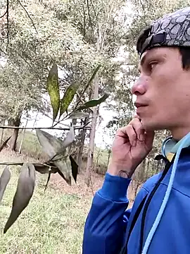 Snapshot of Juam22 chatting on 10/29/25, 08:43 Juam22 online show from 10/29/25, 08:43