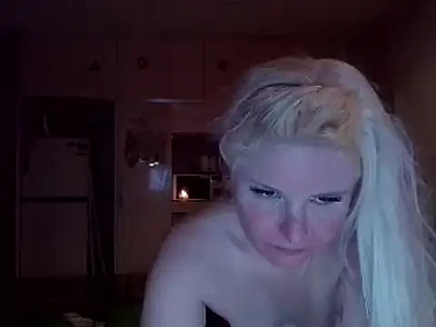 Snapshot of qvncrazy chatting on 02/20/25, 10:05 qvncrazy online show from 02/20/25, 10:05