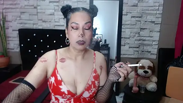 MarianaNight02 online show from 10/31/25, 05:52