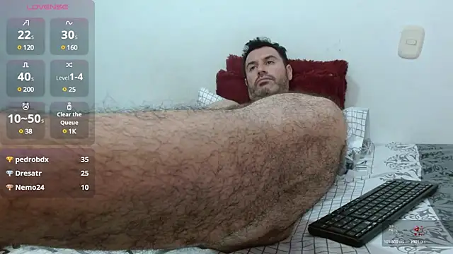 Snapshot of rodrher81 chatting on 01/11/25, 06:12 rodrher81 online show from 01/11/25, 06:12