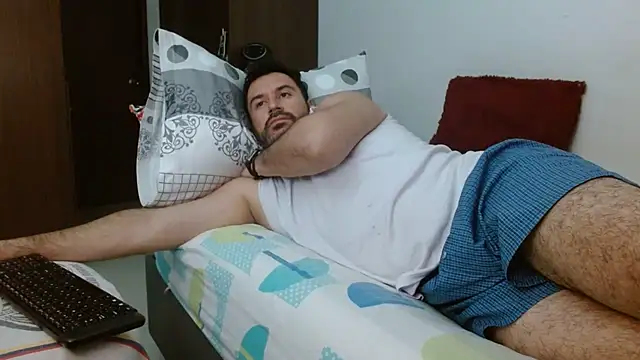 Snapshot of rodrher81 chatting on 01/21/25, 10:52 rodrher81 online show from 01/21/25, 10:52