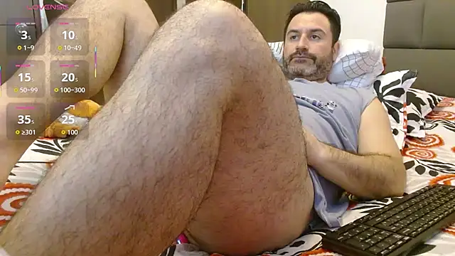 Snapshot of rodrher81 chatting on 10/16/25, 05:14 rodrher81 online show from 10/16/25, 05:14