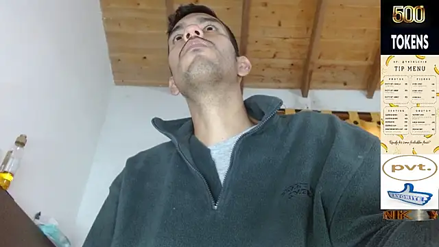 Snapshot of JohanyLatino chatting on 04/17/26, 11:46 JohanyLatino online show from 04/17/26, 11:46