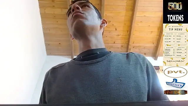 Snapshot of JohanyLatino chatting on 04/19/26, 04:28 JohanyLatino online show from 04/19/26, 04:28