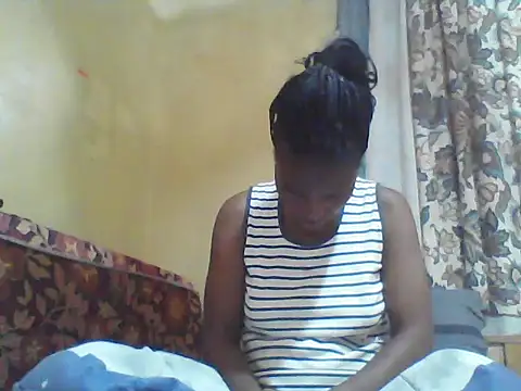 Snapshot of Smillie_prety chatting on 07/09/26, 05:33 Smillie prety online show from 07/09/26, 05:33