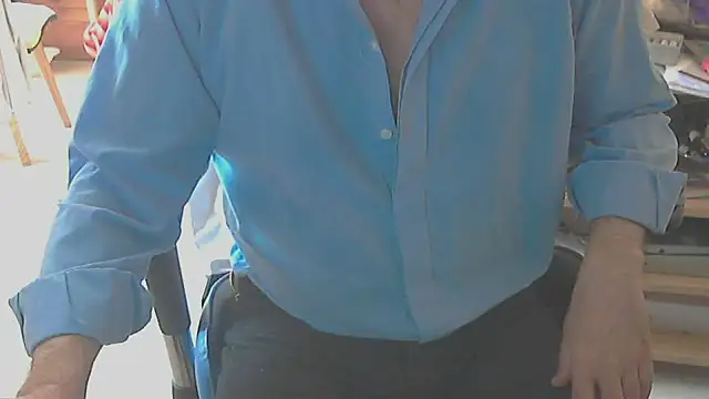 Snapshot of angelgarcia269 chatting on 10/05/25, 01:42 angelgarcia269 online show from 10/05/25, 01:42